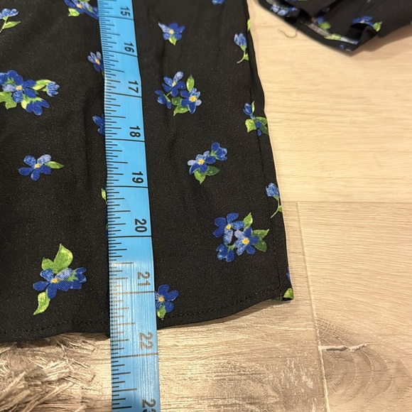 WeWoreWhat NWT Watercolor Floral Ditsy Black Ruffle Blouse. - Picture 11 of 11